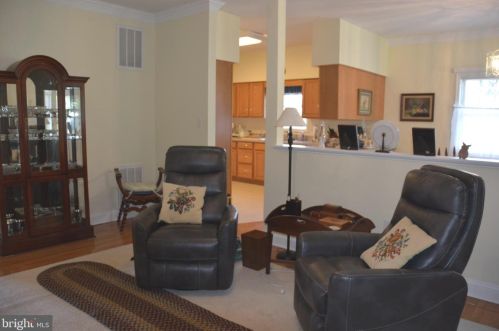 140 Donna Dr, Woodstock VA  22664-1146 exterior