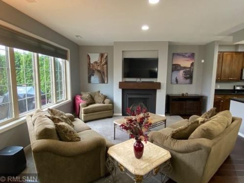 375 Valley Cmns, Hudson, WI 54016-6102
