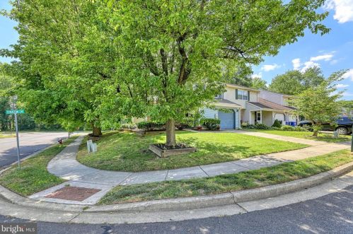 100 Stratton Ln, Mount Laurel, NJ 08054-3301