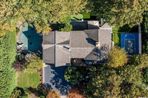 17 Hartwell Dr, Mount Sinai, NY 11766-2204