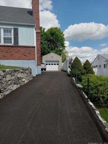 76 Treat Ave, Stamford CT  06906-1943 exterior