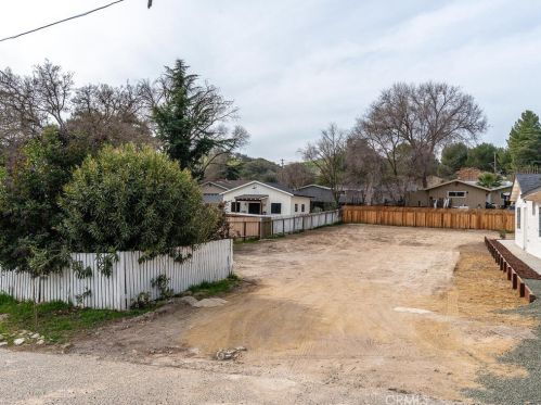 143 Vine St, Lake Nacimiento CA  93446-3736 exterior