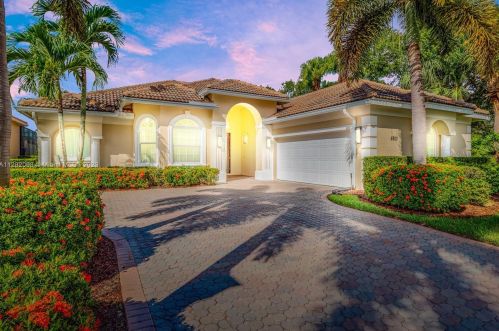 8801 One Putt Pl, Fort Pierce FL  34986-3068 exterior