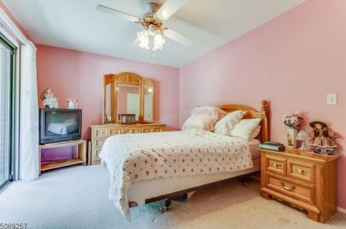 6 Summit Ct, Annandale NJ  08801-1501 exterior