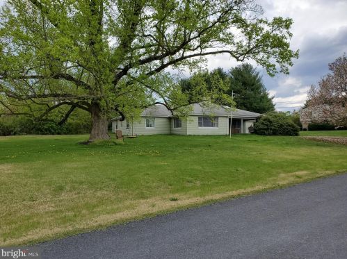 41 Affection Rd, Water Gap, PA 17018-9642
