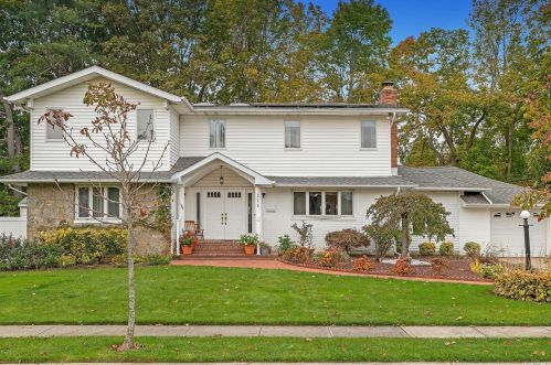 111 Seaman Rd, Muttontown, NY 11753-1608