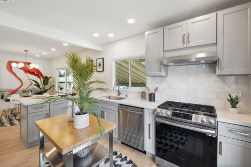 3015 Dakota St, Oakland CA 94602-3801 exterior