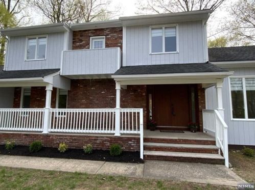 32 Sunnyside Dr, Montvale, NJ 07645-1339