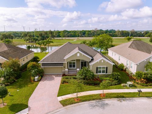 7537 Village Sq, Vero Beach, FL 32966-1256