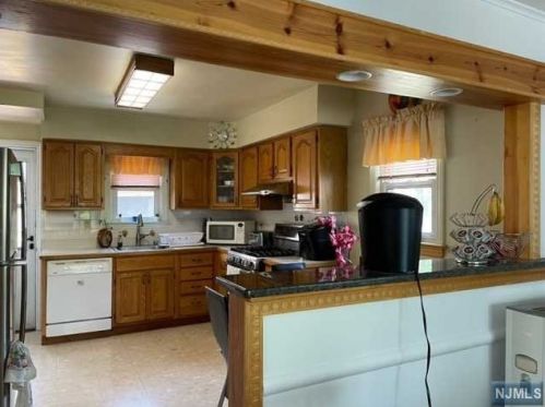 71 Jasper Ave, Teaneck NJ  07666-3816 exterior