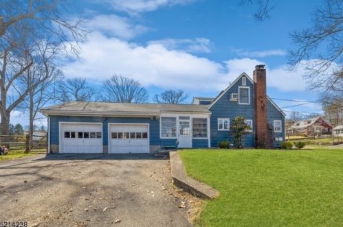 68 Squaw Brook Rd, Paterson, NJ 07508-2512