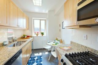 252 1st Ave, New York NY  10009-2629 exterior