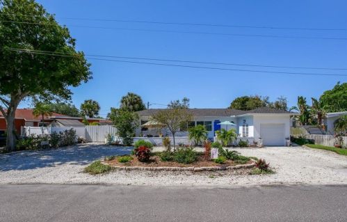 15802 3rd St, Saint Petersburg, FL 33708-1717