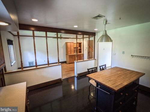 619 Davis Rd, Cheltenham PA  19012-1636 exterior