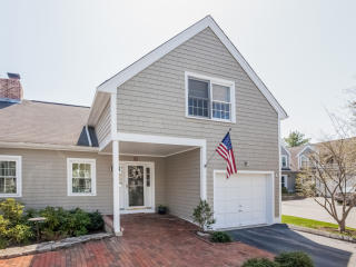 1 Paddock Ln, Guilford, CT 06437-2809