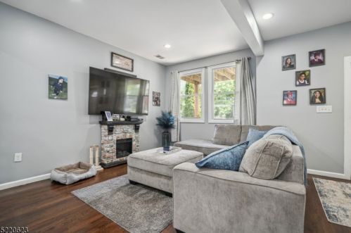 11 Clay Ave, Roselle Park, NJ 07204-2005