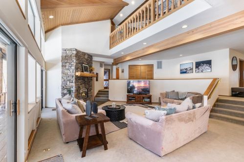 315 Skidder Trl, Truckee CA  96161-3930 exterior