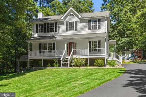 8819 Clinton Dr, Nokesville VA  20181-3205 exterior