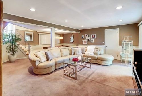 550 Franklin Ave, Franklin Lakes NJ  07417-2512 exterior