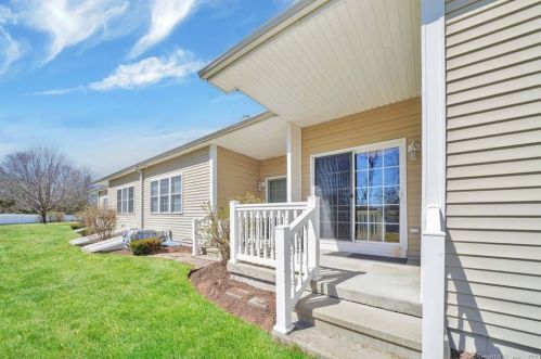 511 Elm St, North Haven CT  exterior