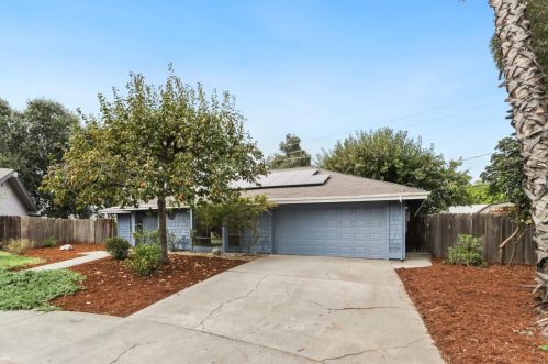 10 Clover Ct, Woodland CA  95695-3026 exterior