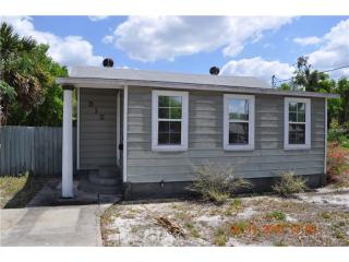 512 Saint Clair Abrams Ave, Tavares, FL 32778-2637