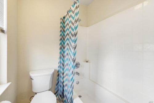 1409 Birdie Dr, Windsor CA  95492-8717 exterior