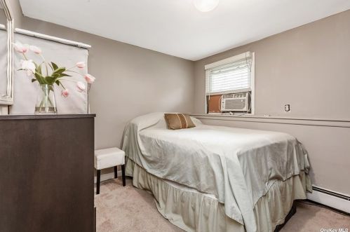 29 Clifford Ct, Huntington Station NY  11746-2106 exterior