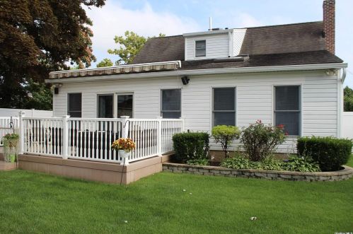 3817 Mansfield Dr, Seaford, NY 11783-2347