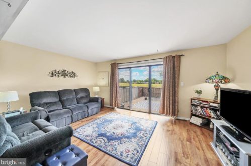 200 Canterbury Ct, East Windsor NJ 08520-5509 exterior