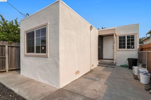 1122 89th Ave, Oakland CA  94621-1120 exterior
