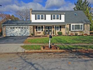 437 Woodcrest Dr, Navy Sup Dpt, PA 17050-6809