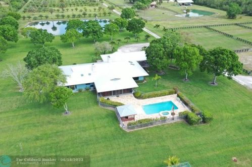 6075 1st St, Vero Beach FL  32968-9521 exterior