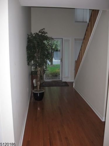 39 Edgefield Dr, Greystone Park, NJ 07950-1971