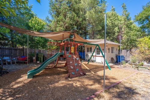 108 Duchess Ct, Windsor CA  95492-8043 exterior