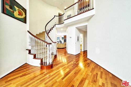 23292 Cuestport Dr, Santa Clarita, CA 91354-1905