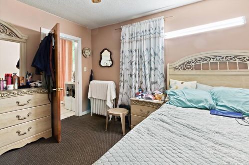 242 Clifton St, Wallingford CT  06492-4001 exterior