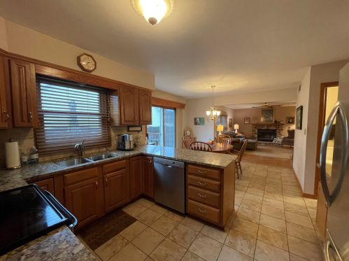 6220 82 St, Kenosha WI 53142-1865 exterior