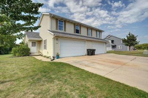 516 6th St, Waterford, WI 53185-4481