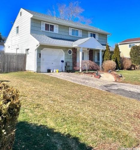 178 Acorn Ave, Central Islip, NY 11722-3523