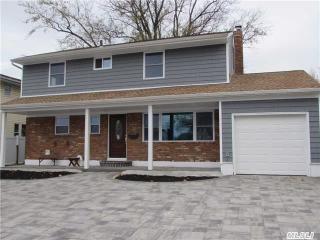 887 Seamans Neck Rd, Seaford, NY 11783-1229