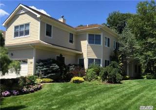 435 Links Dr, East Hills, NY 11576-3079