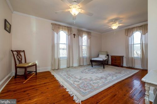 102 High St, Edinburg VA  22824-3084 exterior