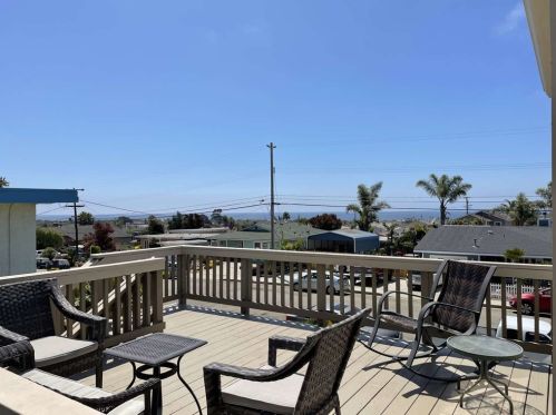 712 Newport Ave, Pismo Beach, CA 93433-1616