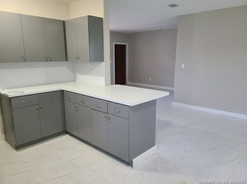 850 50th Pl, Hialeah FL  33012-3420 exterior