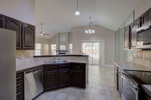 1052 Hampshire Pl, Florence KY  41042-9351 exterior