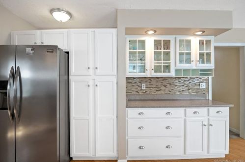 80 Settlers Ridge Rd, Milford CT  06460-3772 exterior