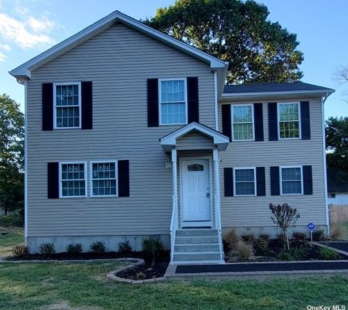 1659 Straight Path, Wheatley Heights NY  11798-1903 exterior