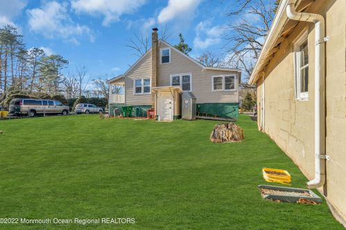237 Cassville Rd, Jackson Twp NJ  08527-4717 exterior