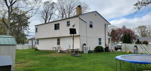 106 Fig St, Central Islip NY  11722-4202 exterior